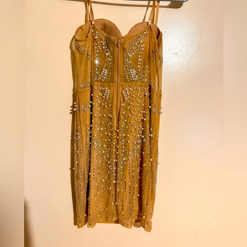 Gold elegant cocktail dress. Large. No tips or stains. Smoke free home